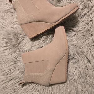 Tom's Suede Tan Ankle Boots